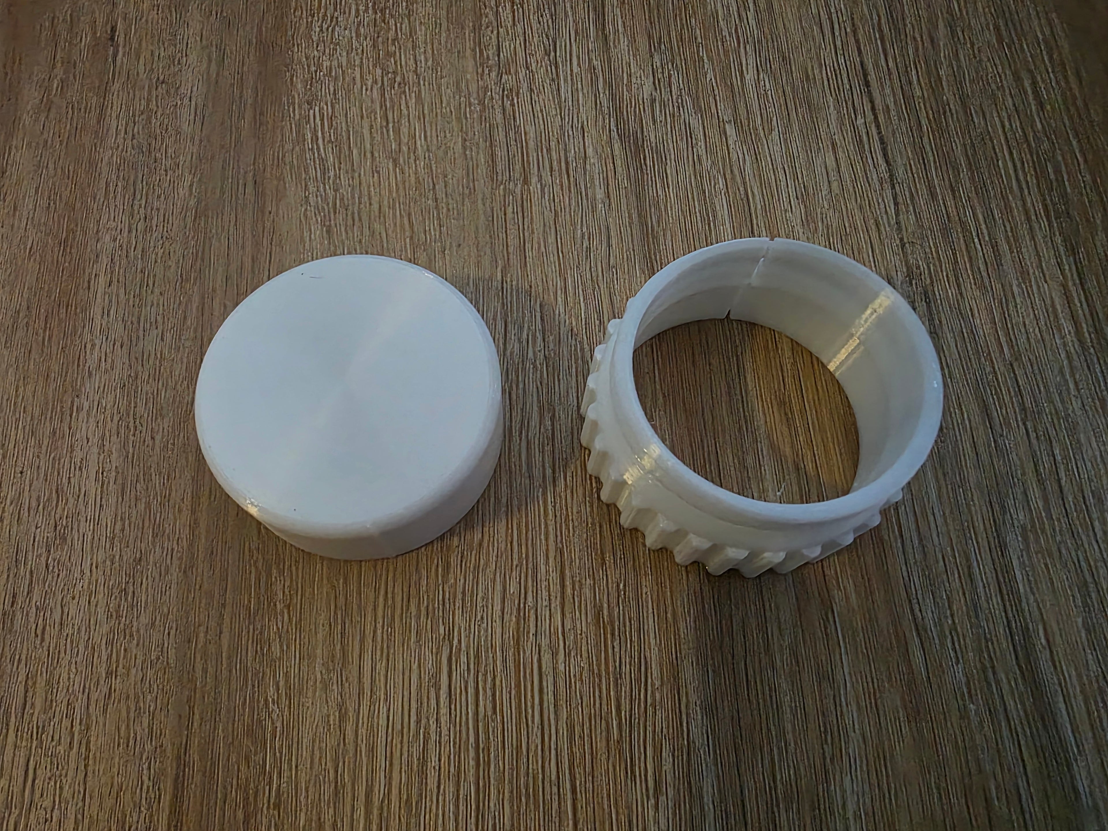 Reusable Water bottle caps with food grade silicone insert